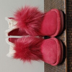 BearPaw Pink Sheepskin Booties Size 6.5